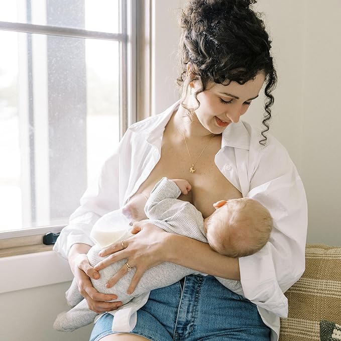 Dr. Brown's 100% Silicone One-Piece Breast Pump,Hands-Free Breast Milk Collector with Anti-Colic Options+ Baby Bottle (4 oz/120 mL),Level 1 Nipple,Travel Lid and Travel Bag