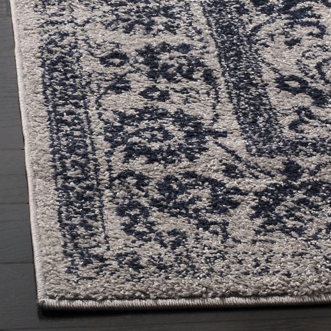 SAFAVIEH Area Rug 4x6 - Image 3
