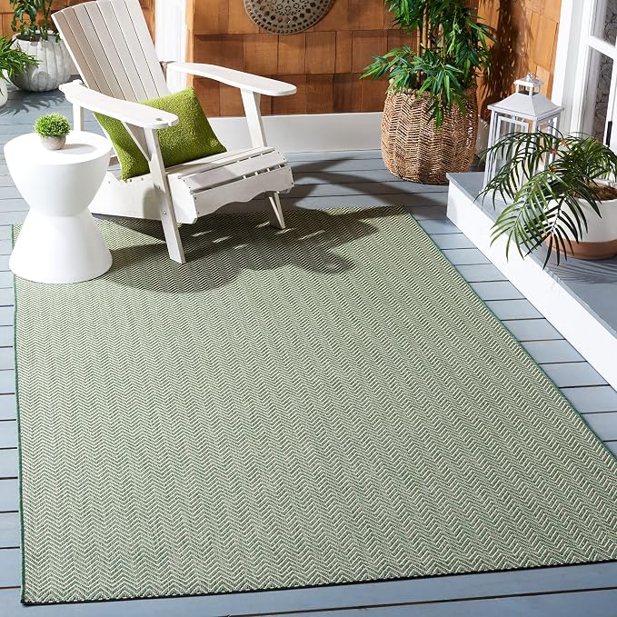 SAFAVIEH Outdoor Accent Rug 2'7"x5' by Unknown