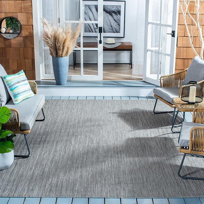 SAFAVIEH Outdoor Square Rug 4' by Unknown