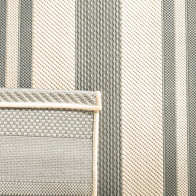 SAFAVIEH Washable Rug Outdoor Courtyard Collection by Unknown