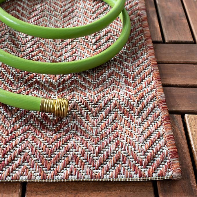 SAFAVIEH Outdoor Accent Rug 2'7"x5' - Image 3