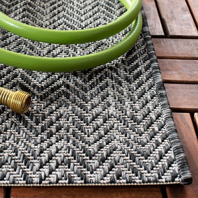 SAFAVIEH Outdoor Area Rug 10x14 - Image 4