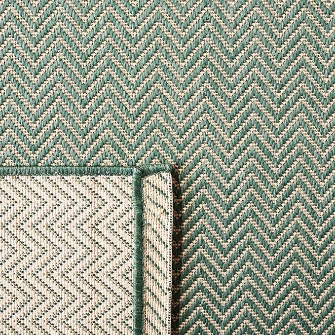 SAFAVIEH Outdoor Accent Rug 2'x3'7" - Image 4