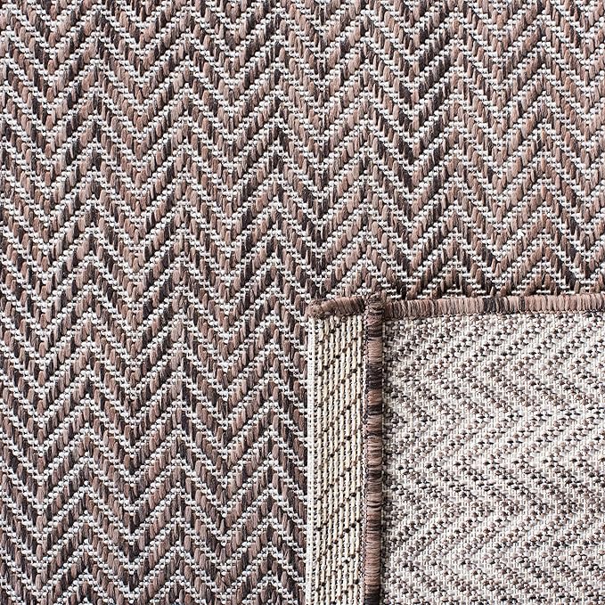 SAFAVIEH Outdoor Accent Rug 4'x5'7" - Image 6