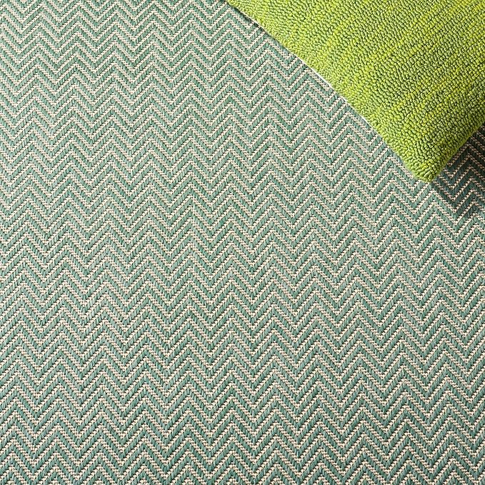 SAFAVIEH Outdoor Accent Rug 2'7"x5' - Image 6